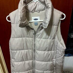 ❄️☃️ "Greige" colored -  Old Navy Sleeveless Puffer Jacket – Women’s Medium